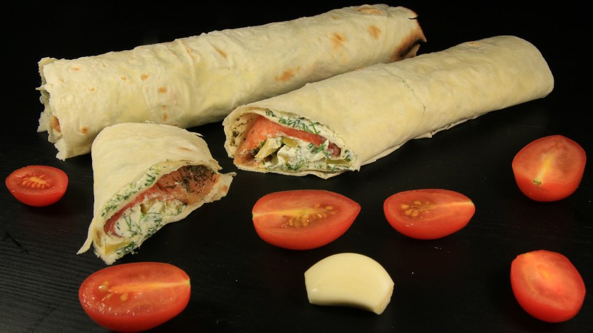 Рулет с лососем в лаваше