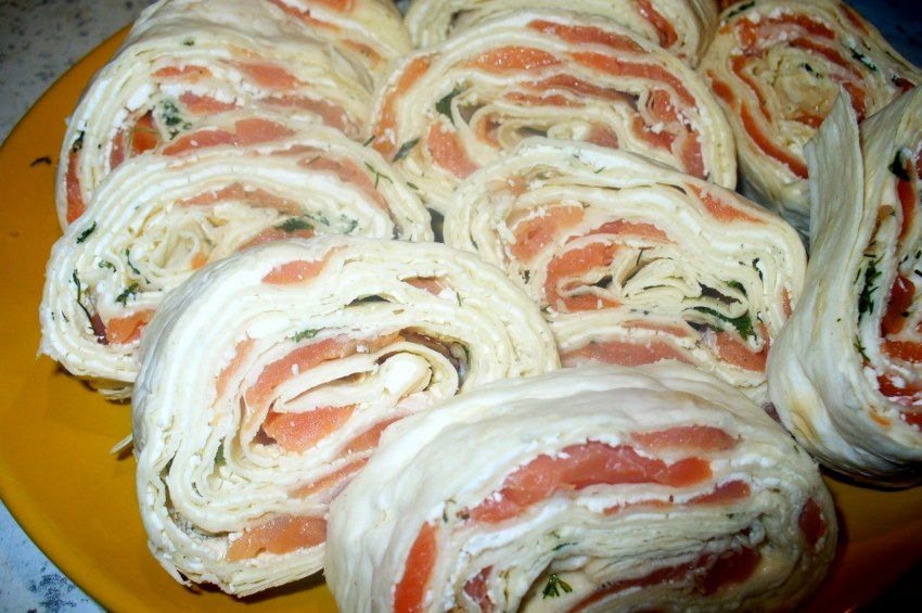 Рулет из лаваша с баклажанами