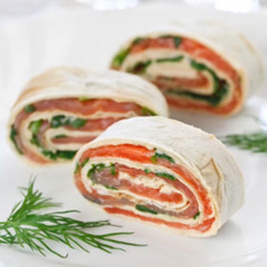 Рулет из лаваша с красной рыбой и плавленным