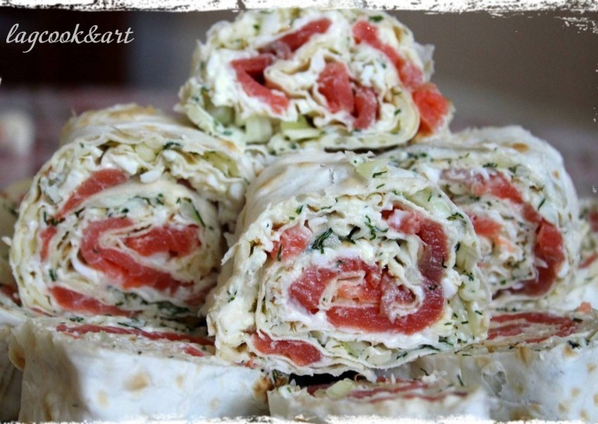 Рулет из лаваша с маскарпоне и красной рыбой