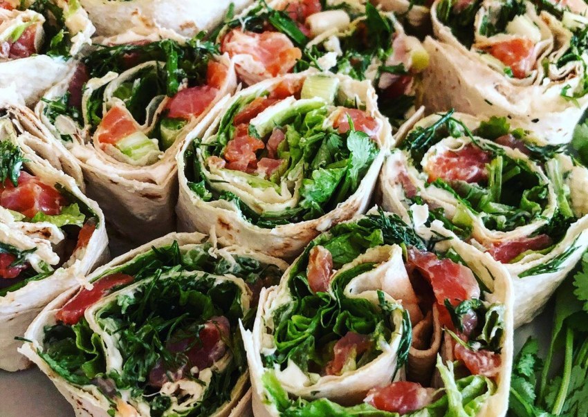 Рулет из лаваша с лососем