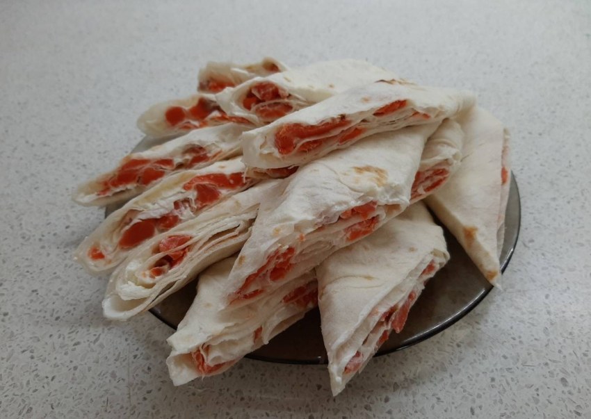 Сёмга солёная в лаваше