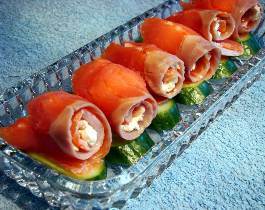 Рулетики из слабосоленой семги