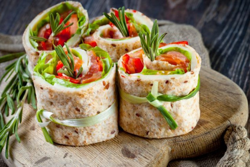 Рулет из лаваша с семгой