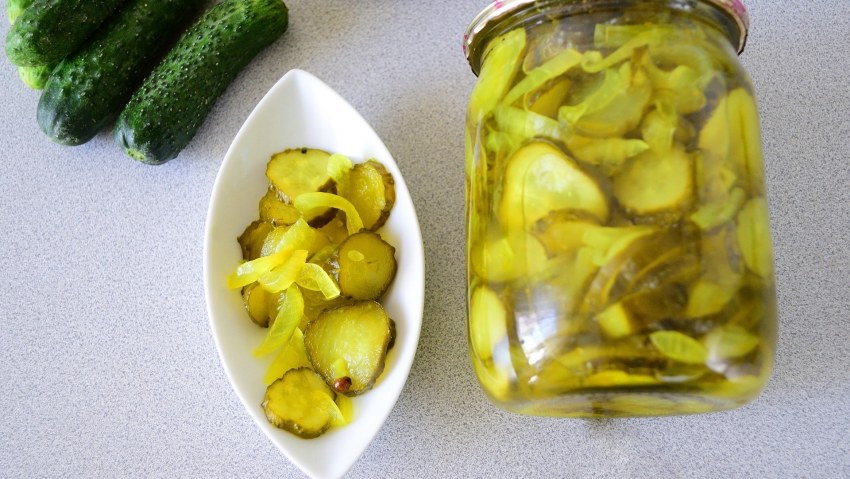 Огурцы с куркумой