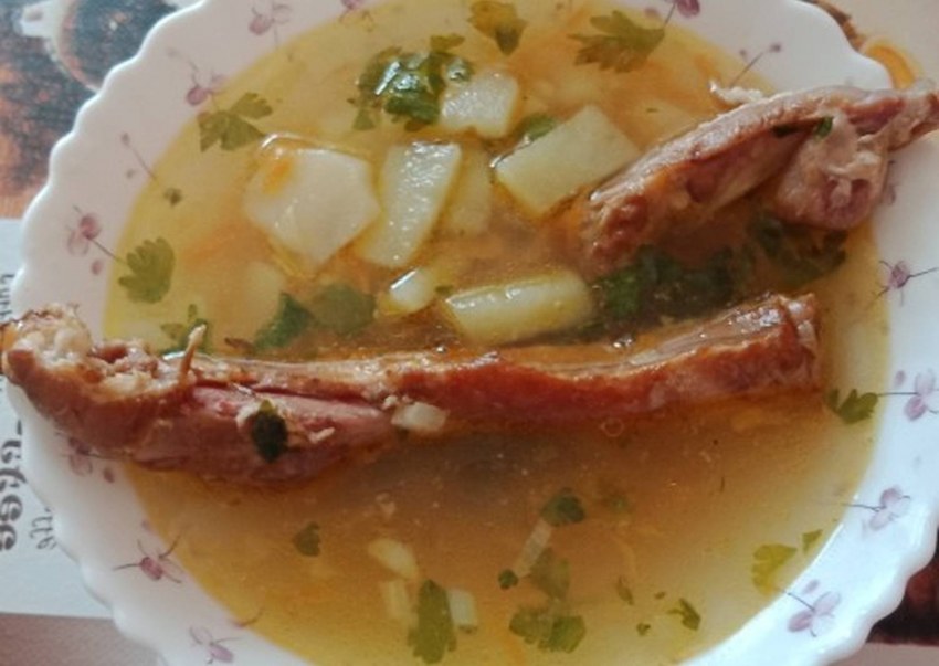 Суп со свиными ребрами