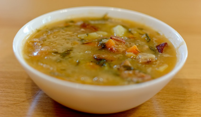 Гороховый суп с копченой грудинкой