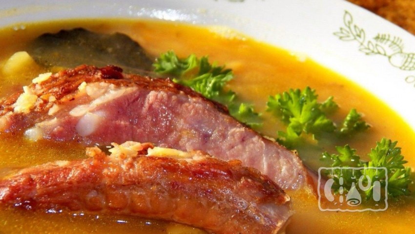 Гороховый суп с копчеными ребрышками