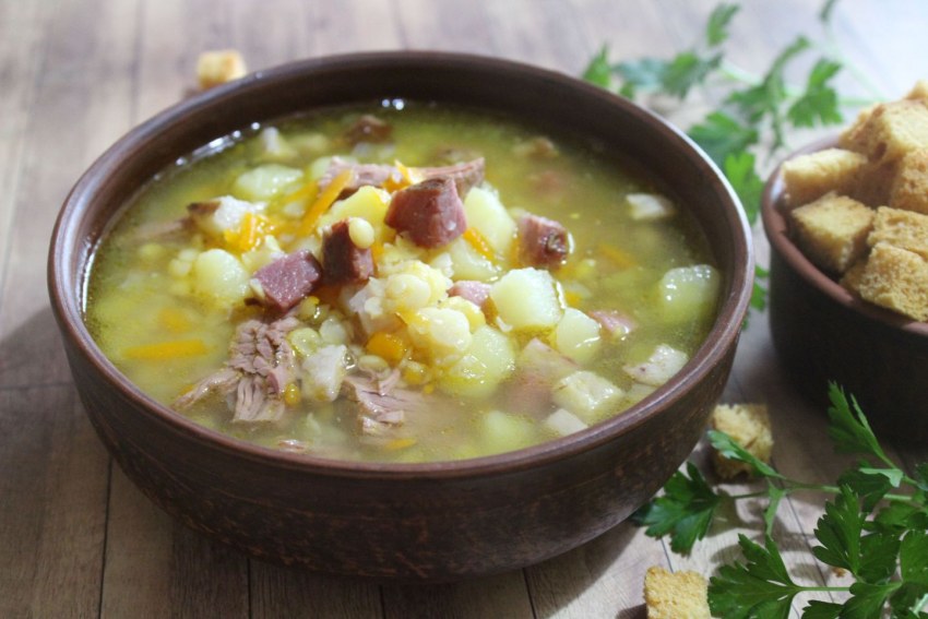 Гороховый с копчеными ребрышками