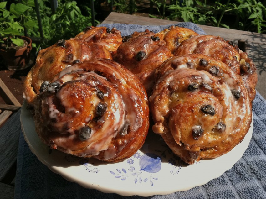 Булочки с ромом и изюмом