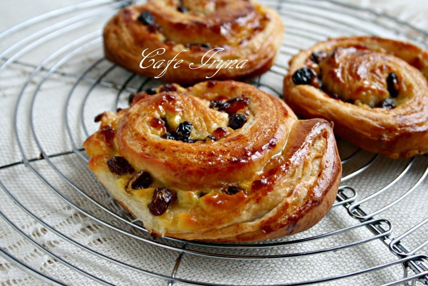 Булочки с изюмом