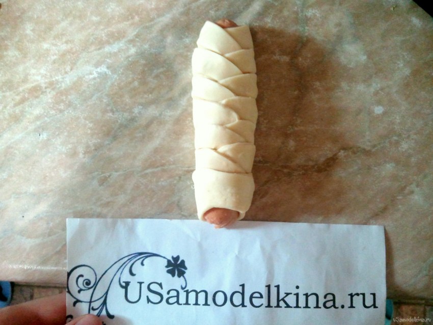 Булочка косичка с сосиской