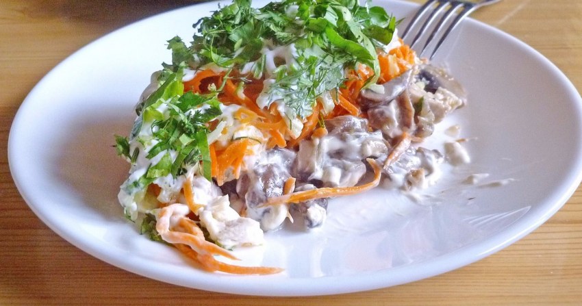 Салат восторг с корейской морковкой и грибами