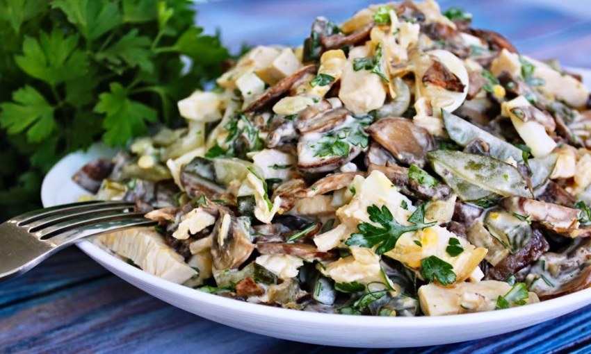 Салат с мясом и шампиньонами