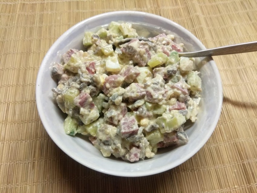 Шампиньоны с луком салат