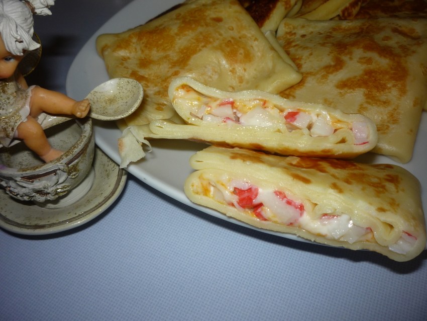 Блинчики фаршированные крабовыми палочками