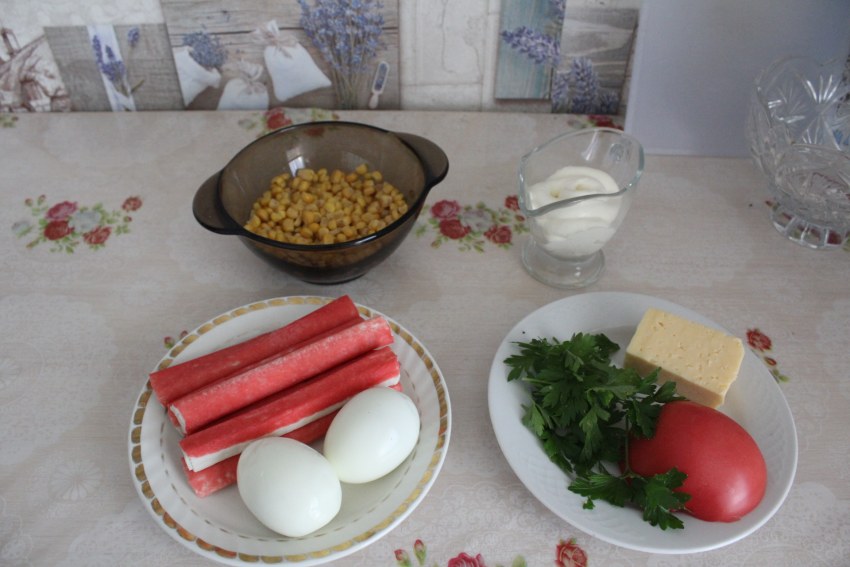 Рулетики из лаваша с крабовыми палочками и сыром
