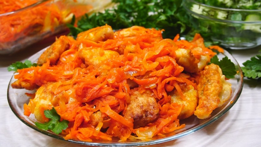 Лук с морковью обжарить в мультиварке