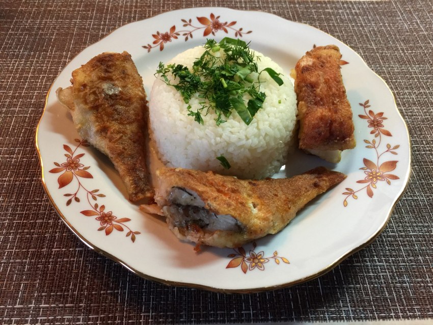 Морской окунь жареный