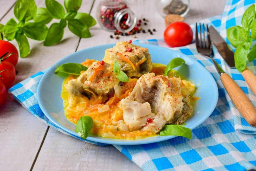 Минтай в сметанном соусе