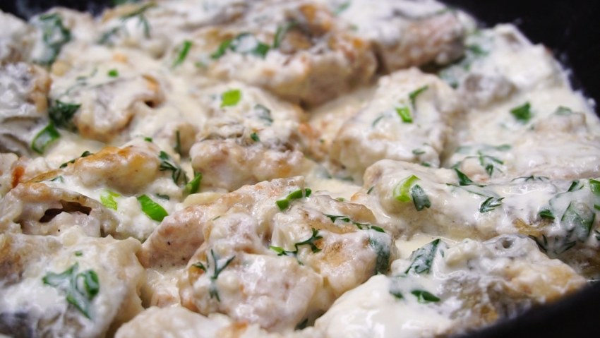 Рыба в молоке на сковороде