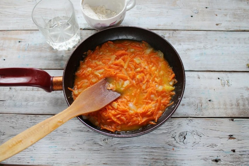 Минтай под сметанно-чесночным соусом