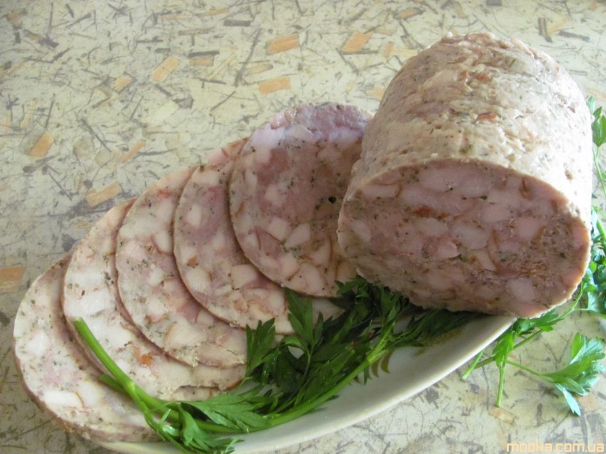 Куриный рулет в ветчиннице в кастрюле