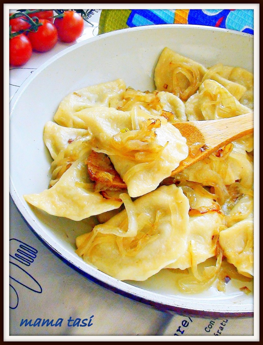 Пельмени с луковой поджаркой
