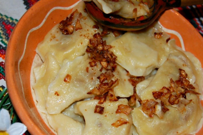 Вареники с картофелем и шкварками