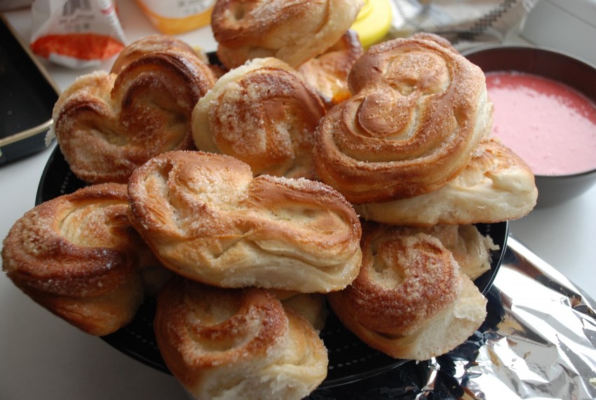 Булочка домашняя с сахаром