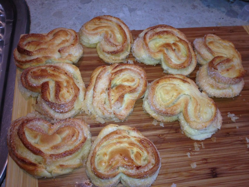 Плюшки с сахаром из дрожжевого