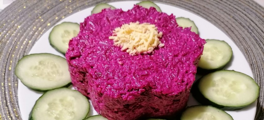 Салат со свёклой и сыром Фета