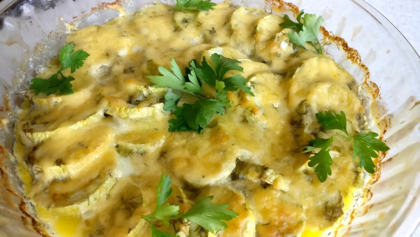 Кабачки с грибами и сыром запеченные в духовке