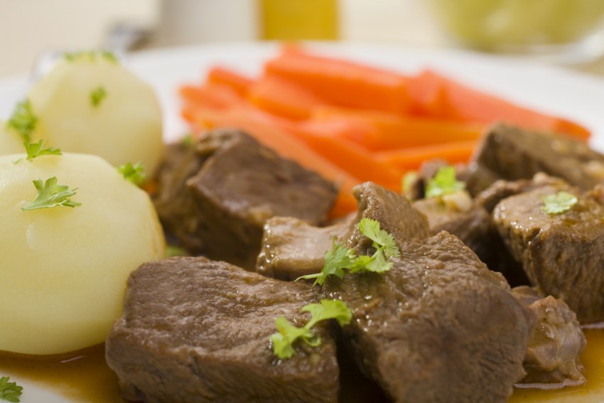 Картошка с тушенкой