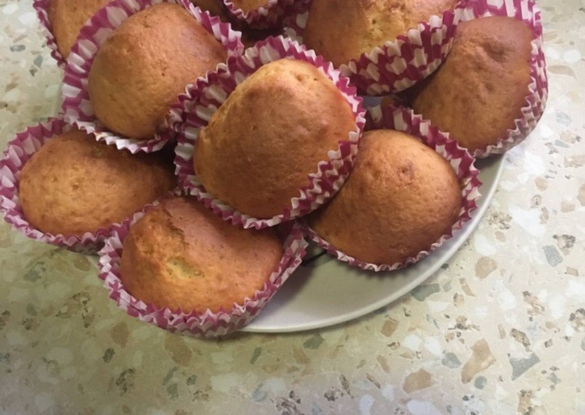 Кексы с кусочками фруктов
