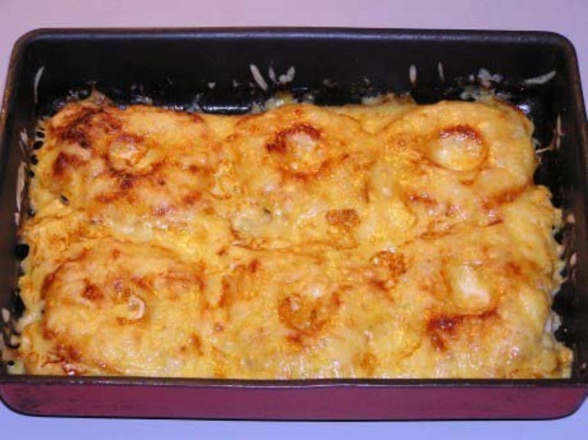 Курица с ананасами в духовке под сыром
