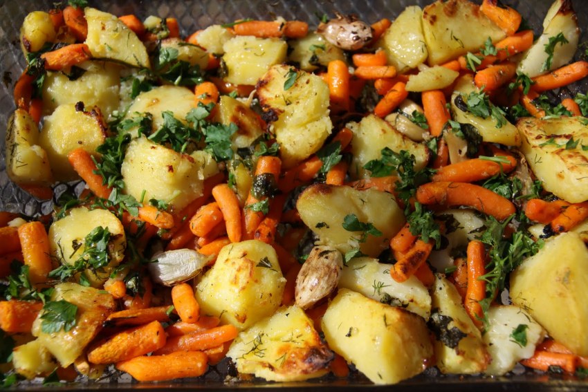 Жареная картошка с грибами морковью