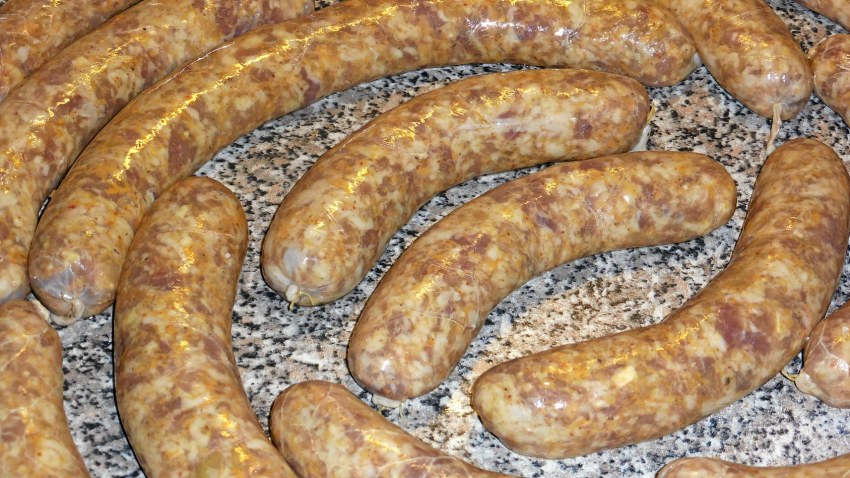 Домашняя колбаса из свинины и говядины