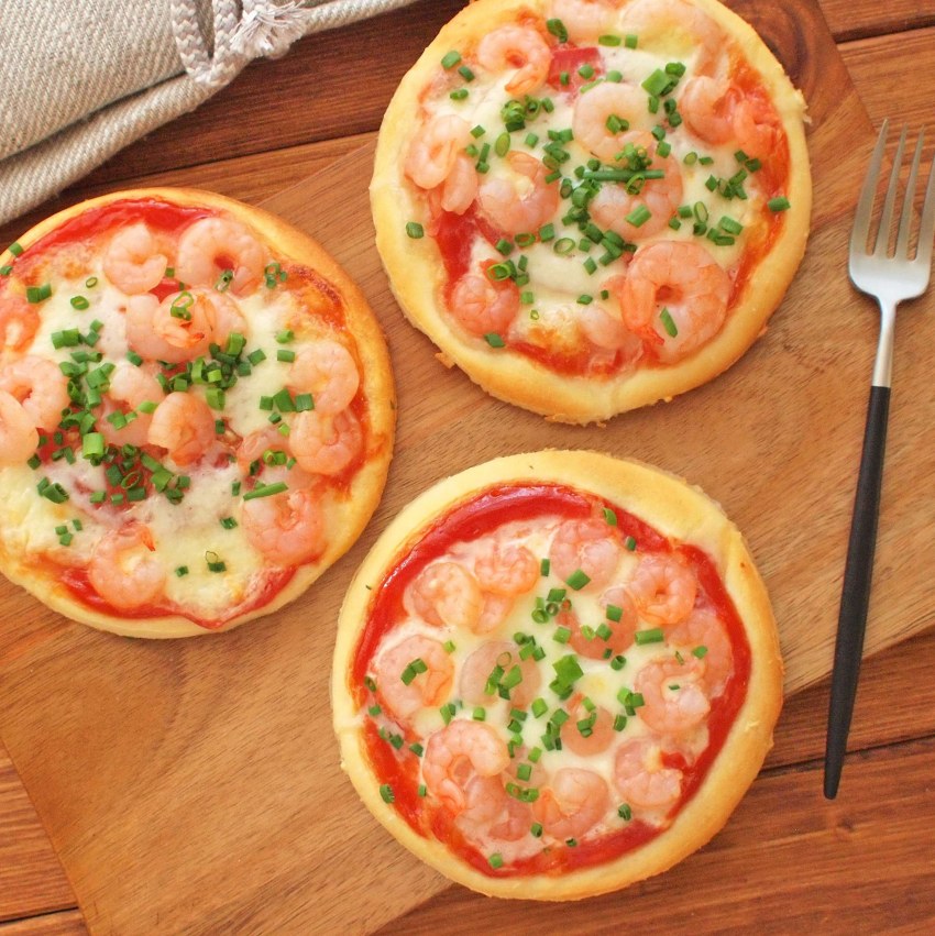 Пицца с макаронами и сыром