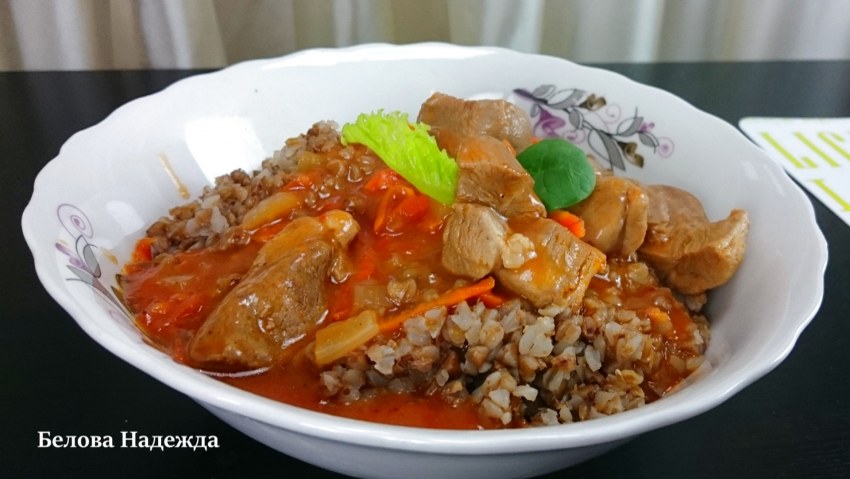 Гречка с мясом и подливкой