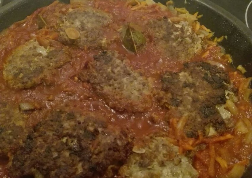 Гречневая каша с котлетой