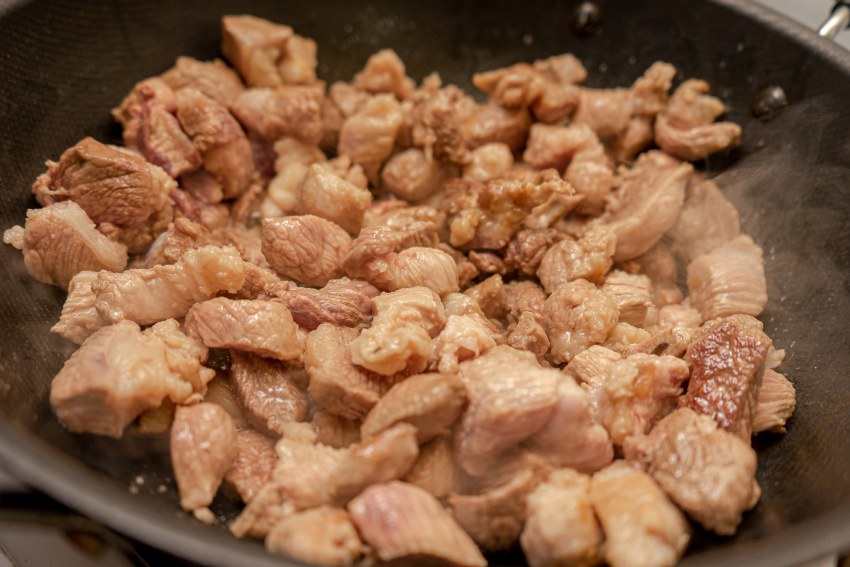 Гречка с котлетой и овощами