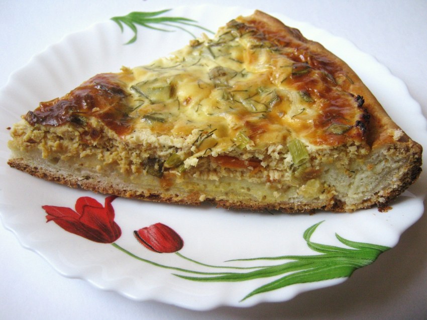Пирог с капустой и зеленым луком и яйцом