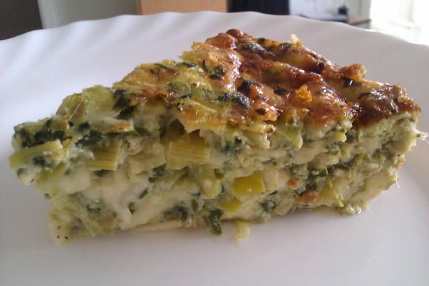 Кулебяка с зеленым луком и яйцом