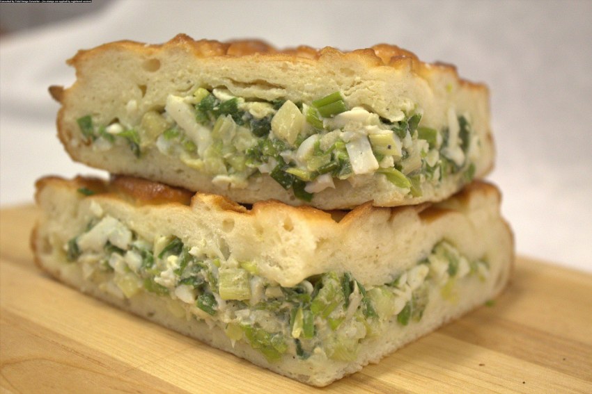 Пирог с зеленым луком и яйцом