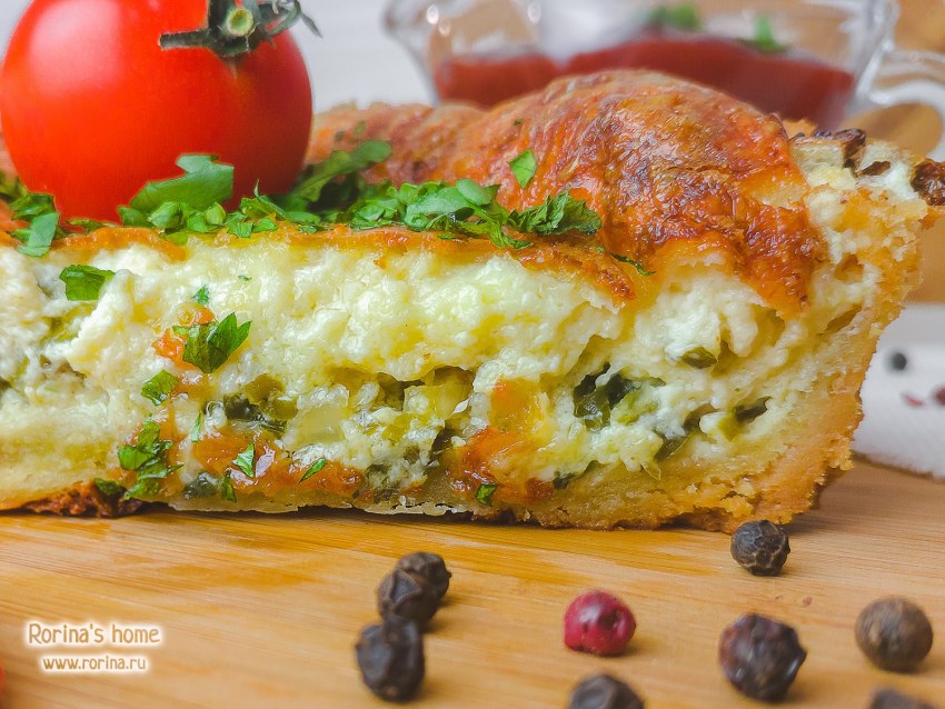Ленивый пирог с луком и яйцом