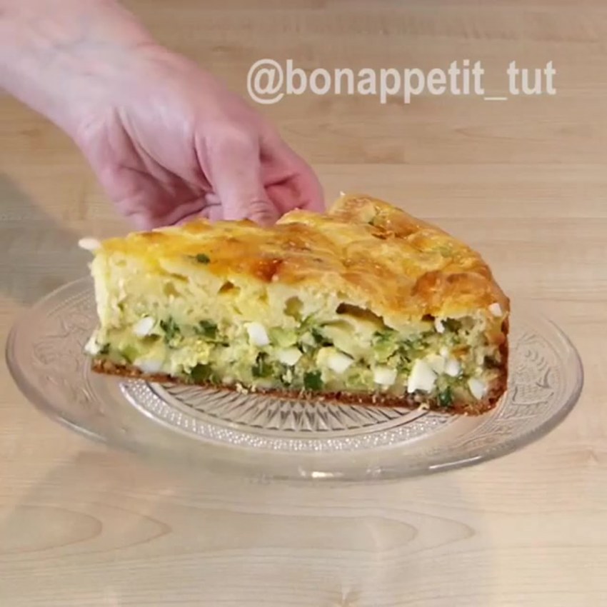 Пирог с шпинатом и яйцом и луком