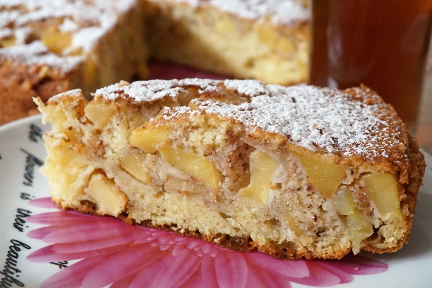 Пышный пирог с яблоками