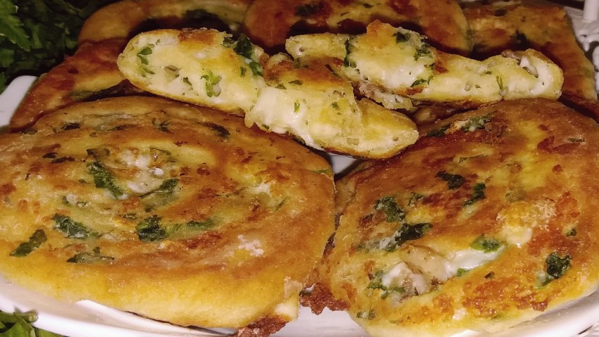 Лепёшки с сыром на сковороде
