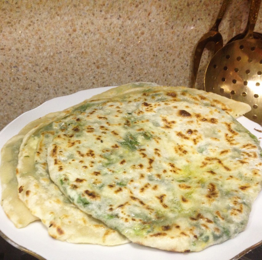 Хычин с сыром и зеленью